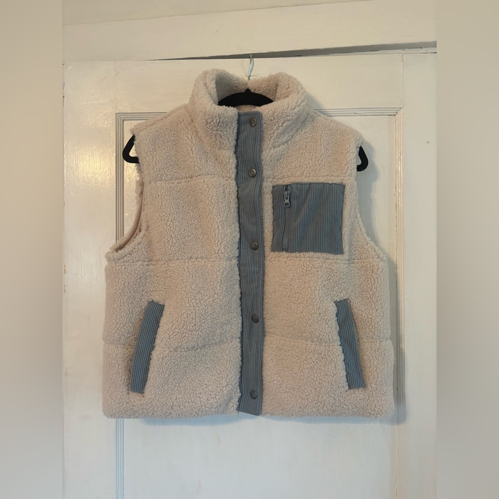 Mia & Tess Women's Cream Sherpa Vest with Blue-Gray Details